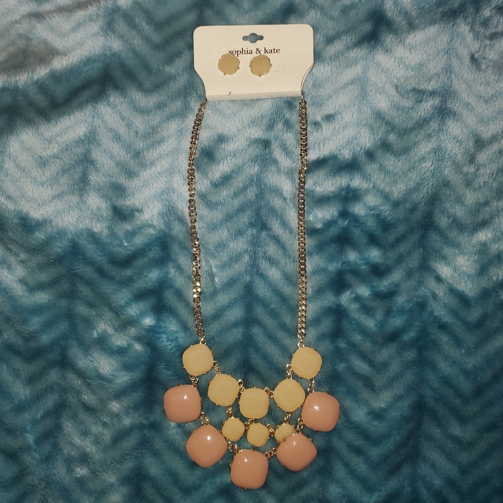 Women's necklace set